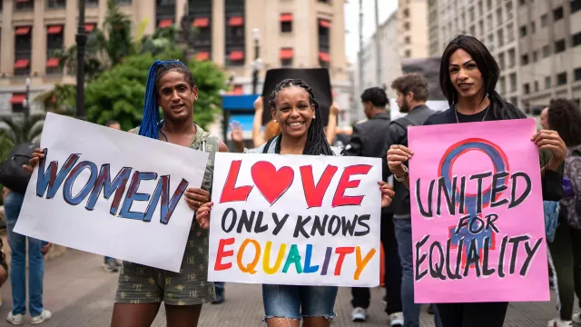 transwomen-marching.jpg